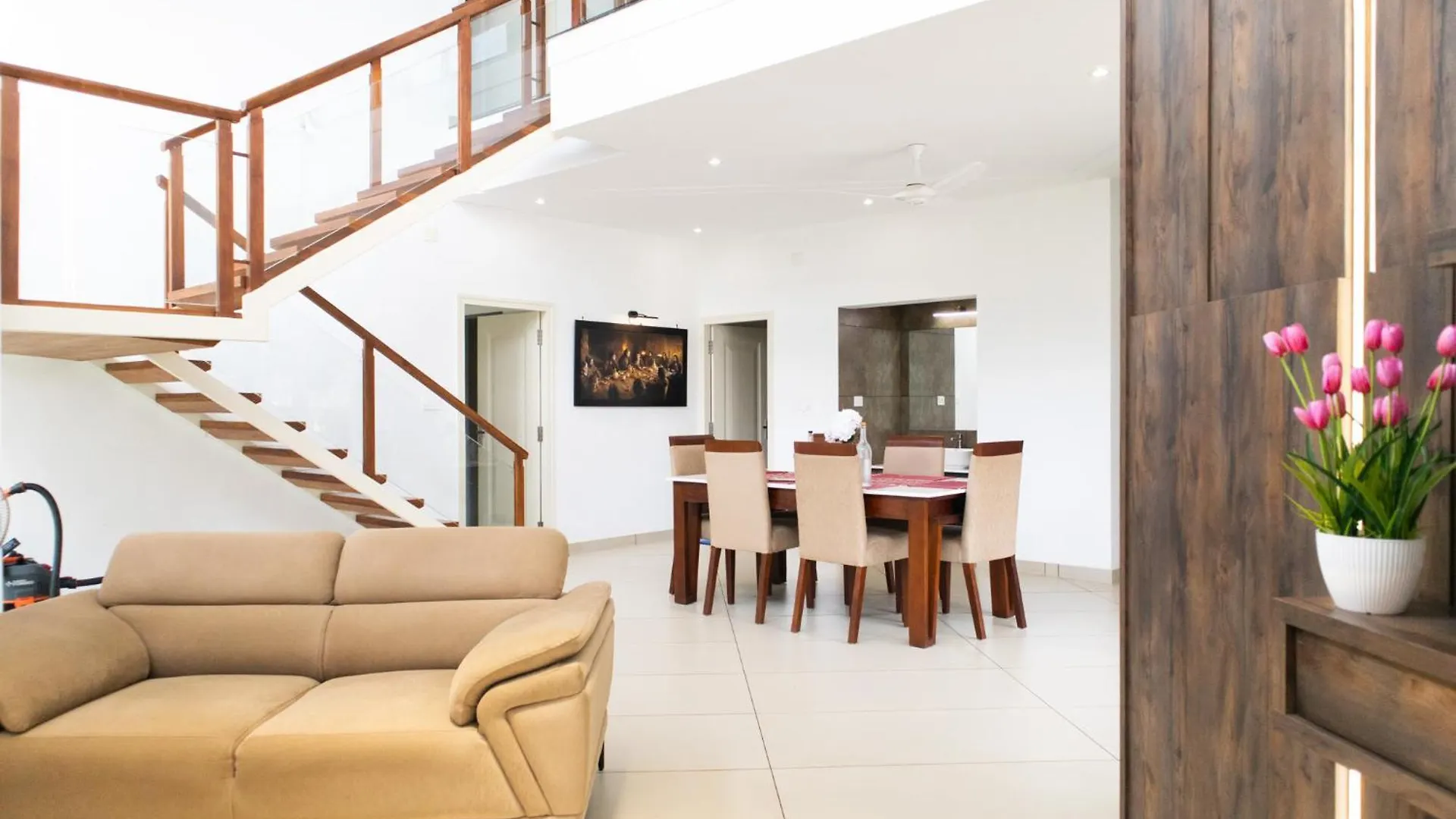 Rosy Villa - Riverside Stay With Pool & View Alwaye
